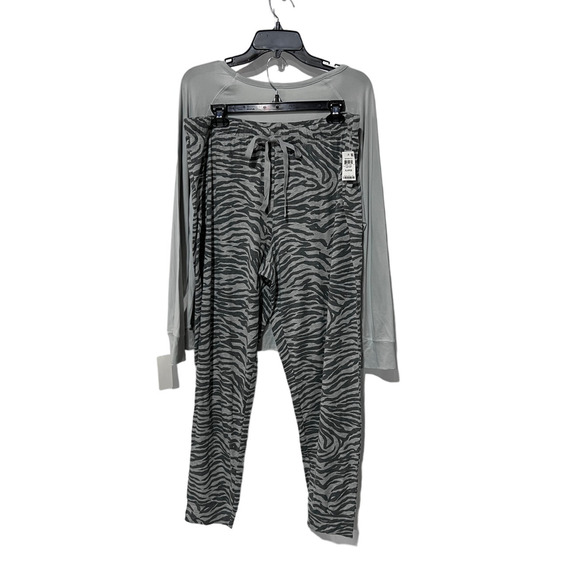 FLORA & JENNI PAJAMA MIXED LOUNGE SLEEP SET GRAY SHIRT ANIMAL PRINT JOGGER LARGE - Picture 8 of 15